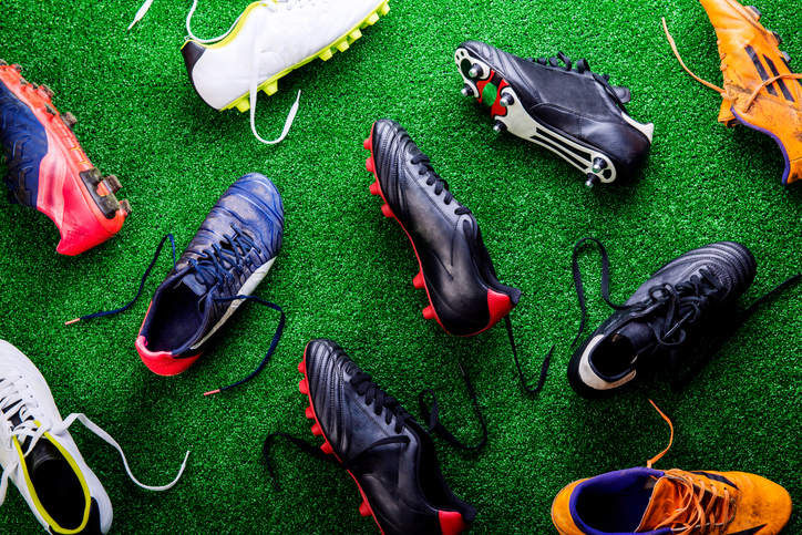 各ブランドのサッカースパイク最新モデルを紹介！ | Feetaxis